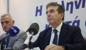 Αστυνομικοί μέσα σε καταυλισμούς Ρομά – Το σχέδιο Χρυσοχοΐδη για καθημερινές περιπολίες