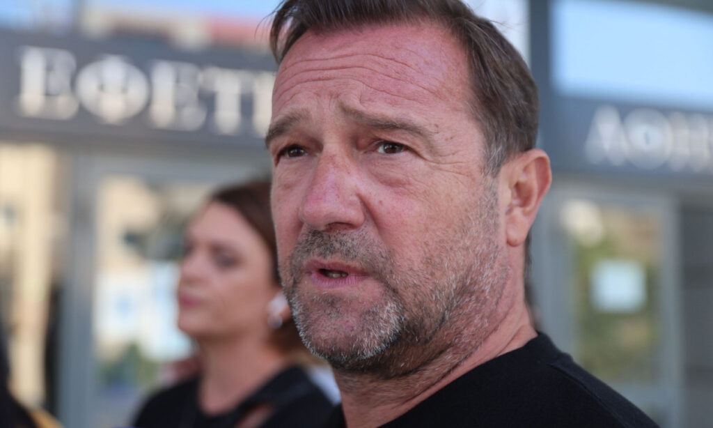 Νίκος Πλακιάς: «Δεν είμαι ουτε αριστερός, ούτε δεξιός, είμαι ένας πατέρας που έχασε τα παιδιά του»