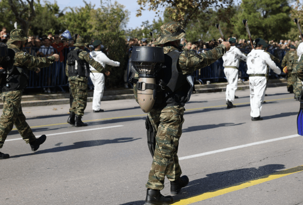 Εντυπωσιακή στρατιωτική παρέλαση στη Θεσσαλονίκη με F-16 και νέα οπλικά συστήματα