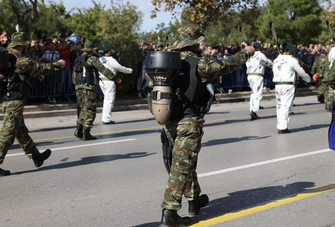 Εντυπωσιακή στρατιωτική παρέλαση στη Θεσσαλονίκη με F-16 και νέα οπλικά συστήματα