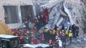 Δύο αδελφάκια 12 και 14 ετών νεκρά από την κατάρρευση κτιρίου στην Τουρκία