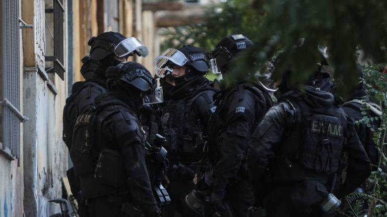 Αστυνομική έφοδος σε κατάληψη στο Ηράκλειο για την επίθεση στον Μάκη Βορίδη