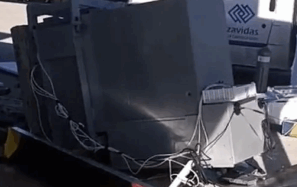 Αποτυχημένη διάρρηξη ATM στο Κιάτο με δύο κλεμμένα φορτηγάκια