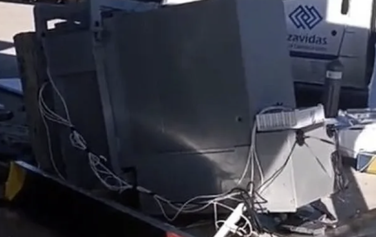 Αποτυχημένη διάρρηξη ATM στο Κιάτο με δύο κλεμμένα φορτηγάκια