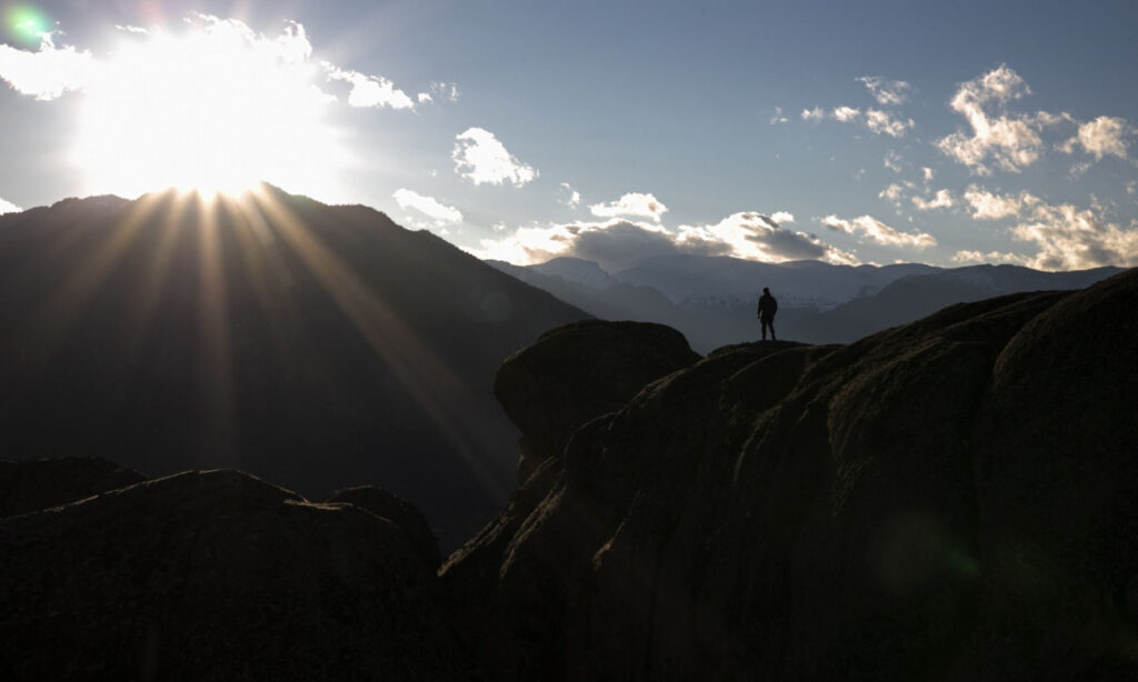 Θεσσαλία: Σάλος με δήμαρχο που ξέχασε σακ βουαγιάζ με 40.000 ευρώ σε αίθουσα συσκέψεων