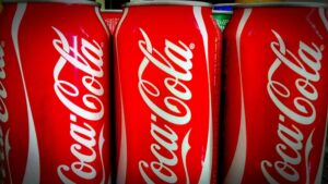 Ανακαλούνται χιλιάδες αναψυκτικά της Coca-Cola λόγω μεταλλικών κομματιών – Δείτε ποια προϊόντα αφορά