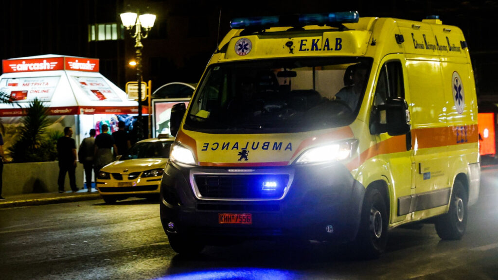 Σοβαρό τροχαίο στο Μενίδι: Οδηγός έχασε τον έλεγχο και καρφώθηκε σε δέντρο – Νοσηλεύεται σε κρίσιμη κατάσταση