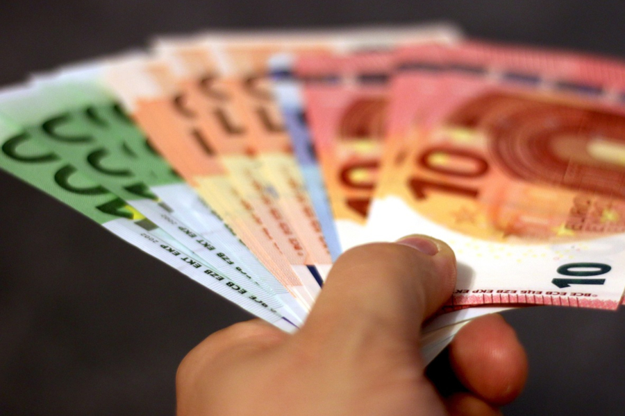 Voucher έως 800 ευρώ για γονείς κάθε μήνα - Ποιοι είναι οι δικαιούχοι