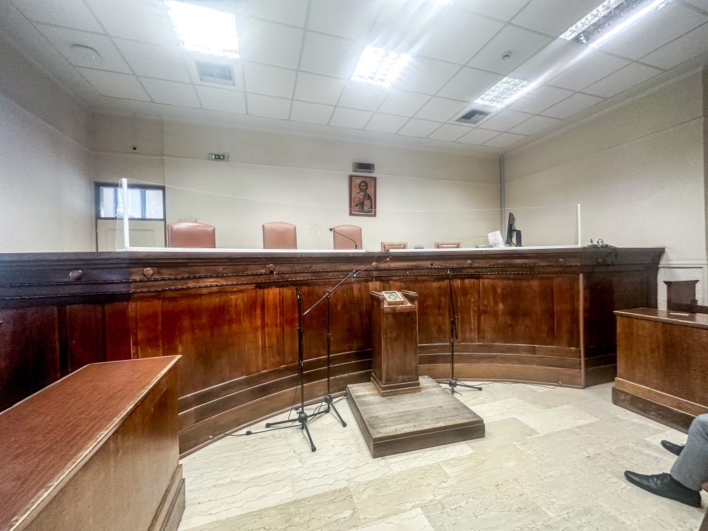 Έκλεψε τυριά για να ταΐσει τον άρρωστο πατέρα του – Συγκίνησε το δικαστήριο