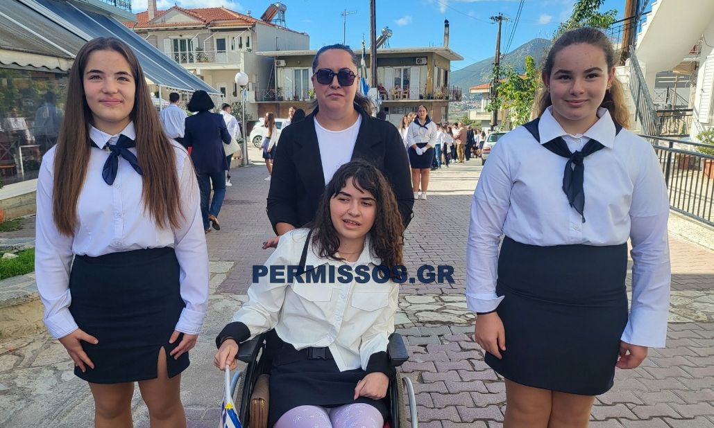 Συγκίνηση στη Βοιωτία: η 14χρονη Αλεξία που τραυματίστηκε πριν έξι χρόνια παρέλασε με δύναμη