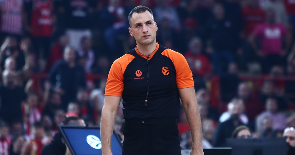 «Βόμβα»! Πασίγνωστος διαιτητής συνελήφθη με 250.000 ευρώ στο σπίτι του