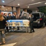 Μαριά Νιώτη: Θρήνος στην κηδεία της – Το φέρετρο σκεπασμένο με την ελληνική σημαία