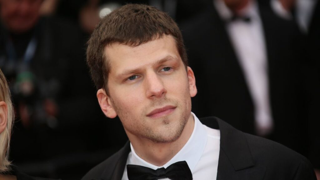 Ο Τζέσι Άιζενμπεργκ δωρίζει το νεφρό του σε άγνωστο – Μια σπάνια πράξη αλτρουισμού