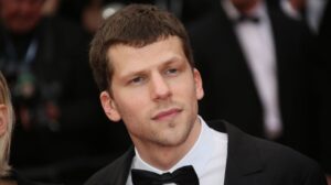 Ο Τζέσι Άιζενμπεργκ δωρίζει το νεφρό του σε άγνωστο – Μια σπάνια πράξη αλτρουισμού