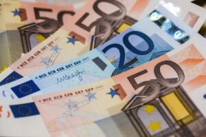 Voucher 750 ευρώ: Πότε θα γίνουν οι πληρωμές