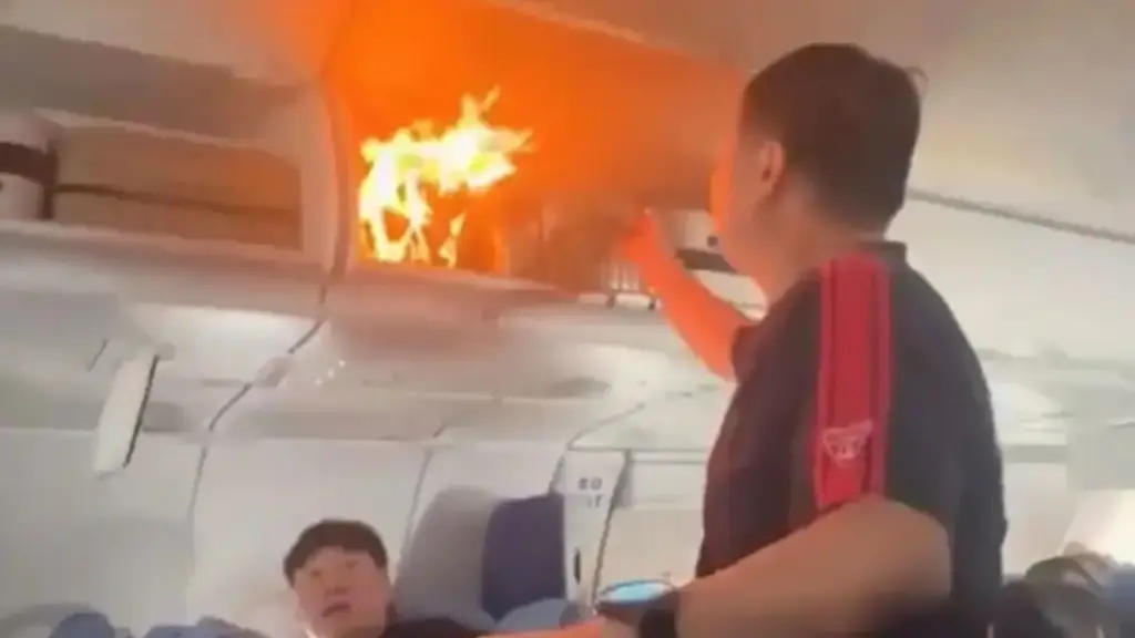 Συναγερμός στην Air China: Φωτιά από μπαταρία λιθίου στην καμπίνα – Αναγκαστική προσγείωση, κανένας τραυματισμός
