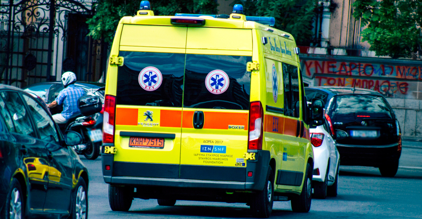 Τραγωδία: Επεσε από μπαλκόνι ενώ καθάριζε τα παράθυρα του σπιτιού της