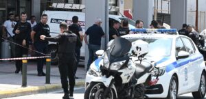 Απίστευτο σκηνικό στο κέντρο της Αθήνας με μεθυσμένο οδηγό να χτυπάει 13 οχήματα