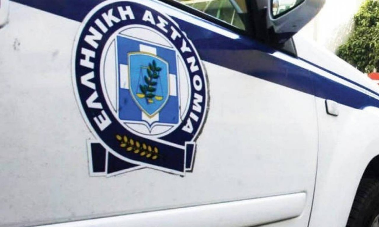 Πανικός: Άνδρας με μαχαίρι απείλησε την οικογένειά του και τραυμάτισε αστυνομικούς