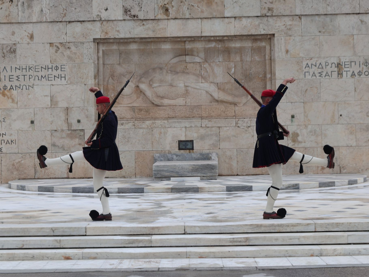 Άγνωστος Στρατιώτης: Τέλος στις καταλήψεις και τις συναθροίσεις – Έρχονται πρόστιμα έως 40.000 ευρώ