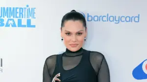 Jessie J: Γιατί αναβλήθηκε η δεύτερη επέμβασή της για τον καρκίνο του μαστού
