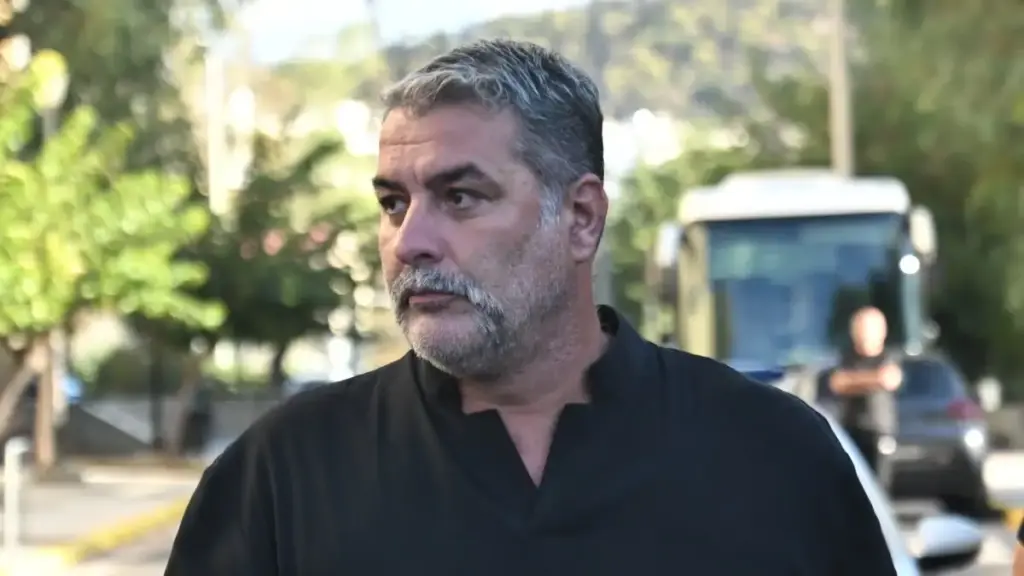 Βασίλης Μπισμπίκης: «Ήθελα να τους κοιτάξω στα μάτια και να τους πω συγγνώμη» – Η συγκινητική εξομολόγηση μετά το τροχαίο