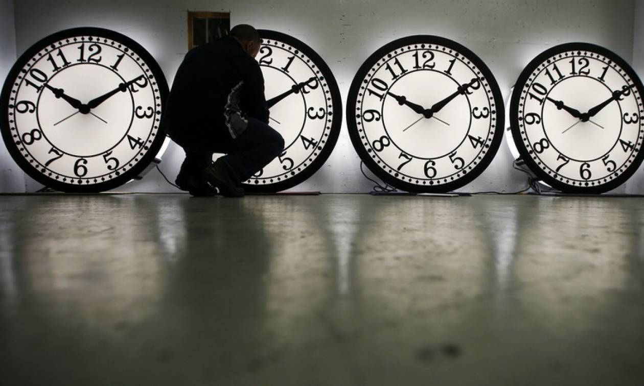 Αλλαγή ώρας 2025: Πότε γυρίζουμε τα ρολόγια μία ώρα πίσω