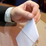 Δημοσκόπηση Metron Analysis: Πέφτουν σχεδόν όλα τα κόμματα – «Ζαλίζουν» τα ποσοστά