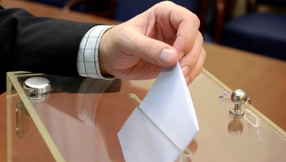 Δημοσκόπηση Metron Analysis: Πέφτουν σχεδόν όλα τα κόμματα – «Ζαλίζουν» τα ποσοστά
