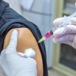 Εμβόλιο κορωνοϊού: Χαμός με καταγγελίες για σοβαρές παρενέργειες