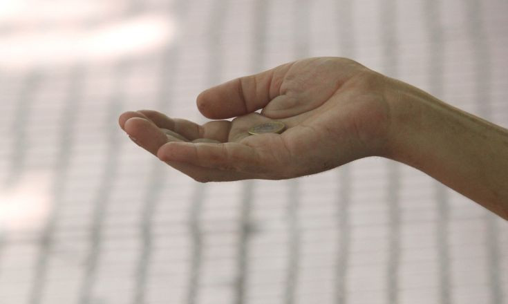 Θεσσαλονίκη: Ζευγάρι ανάγκαζε τα ανήλικα παιδιά του να ζητιανεύουν στην πλατεία Ναυαρίνου