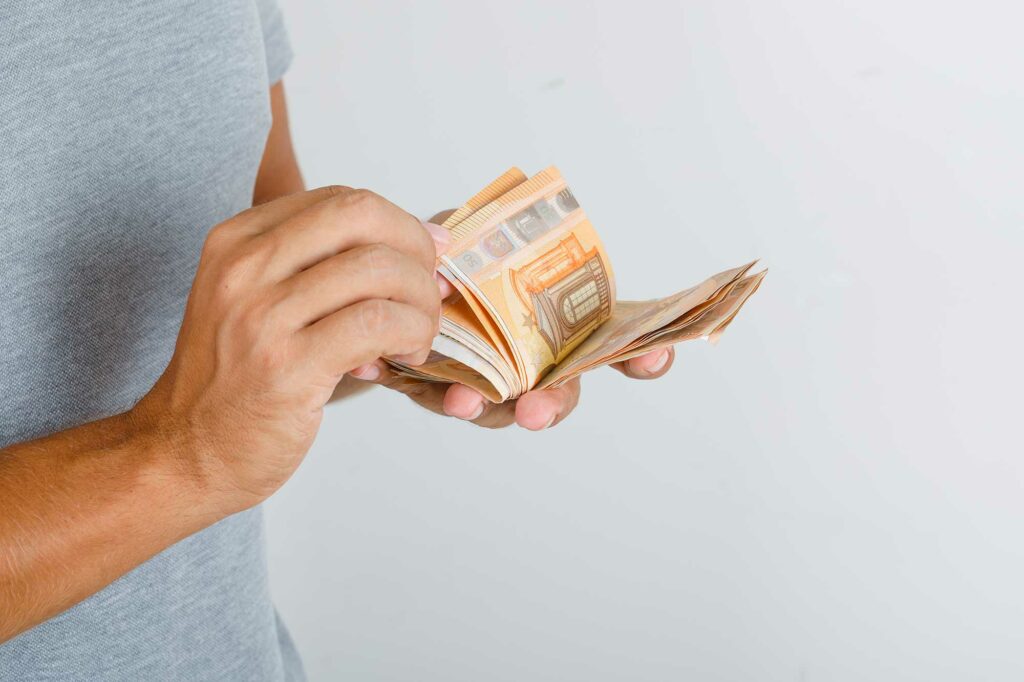 Επίδομα 250 ευρώ χωρίς αίτηση: Ποιοι θα το πάρουν, πότε πληρώνεται