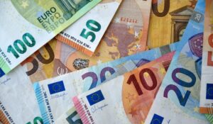 Έως 758€ τον μήνα για γονείς: Το επίδομα που λίγοι γνωρίζουν — Δες αν το δικαιούσαι τώρα!