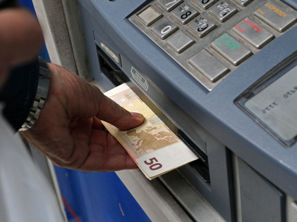 Νέο επίδομα 100 ευρώ τον μήνα: Ποιοι το παίρνουν και πότε ξεκινά η πληρωμή