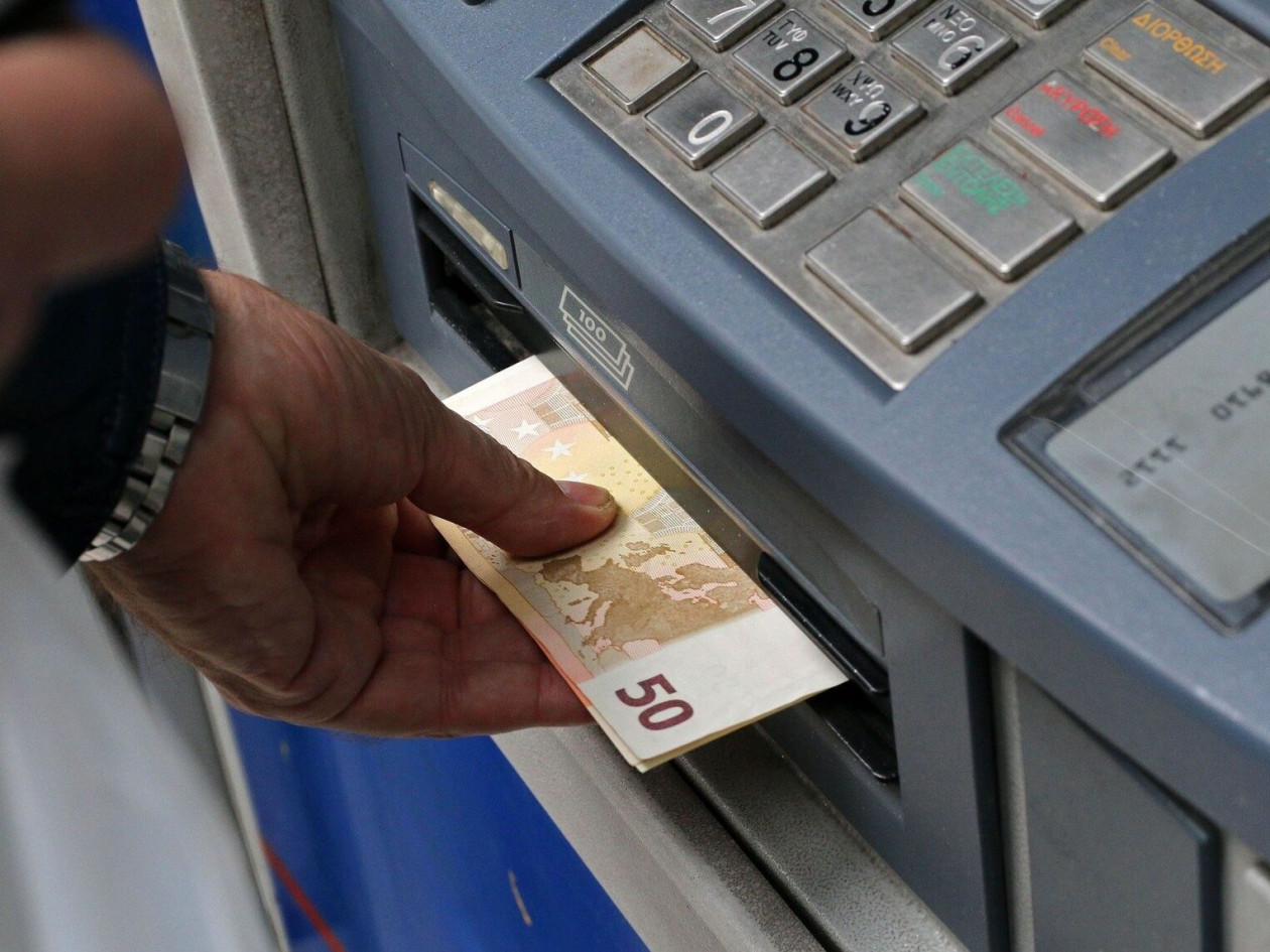 Νέο επίδομα 100 ευρώ τον μήνα: Ποιοι το παίρνουν και πότε ξεκινά η πληρωμή