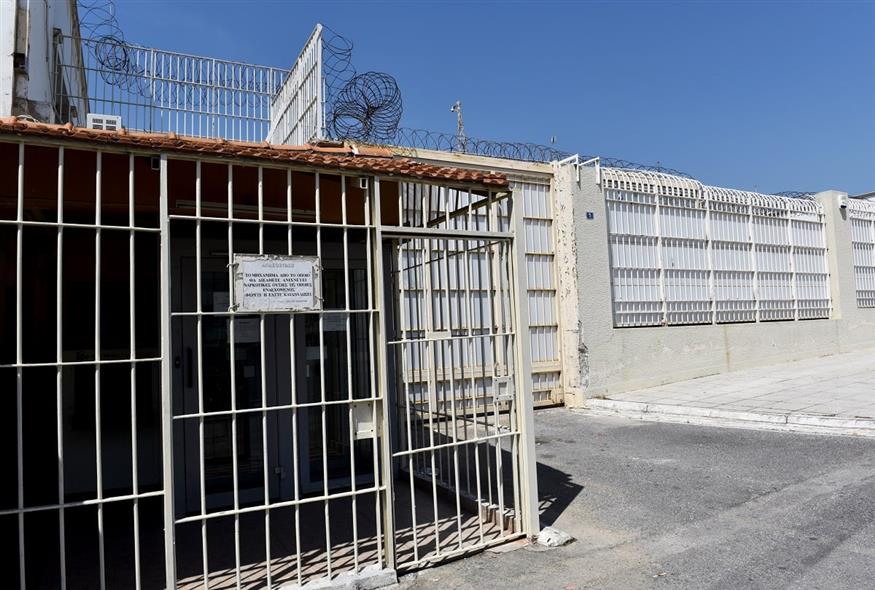 Συναγερμός στον Κουρδαλλό: Βρέθηκε πιστόλι με σφαίρες μέσα στο προαύλιο των φυλακών