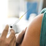 ΕΟΔΥ: Ποιοι δεν θα πρέπει να κάνουν το εμβόλιο για τη γρίπη