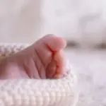 Φρίκη: 25χρονη έπνιξε τα δίδυμα νεογέννητα και τα έκρυψε σε ντουλάπα