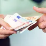 Επίδομα 250 ευρώ: Ποιοι το παίρνουν, ποιοι μένουν εκτός