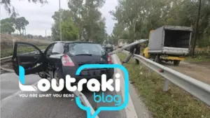 Σοκαριστικό τροχαίο στην εθνική – Οι μπάρες διαπέρασαν αυτοκίνητο