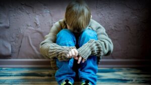 Μητέρα έπιασε οικογενειακή φίλη να κακοποιεί τον 10χρονο γιο της – Σοκάρουν οι αποκαλύψεις
