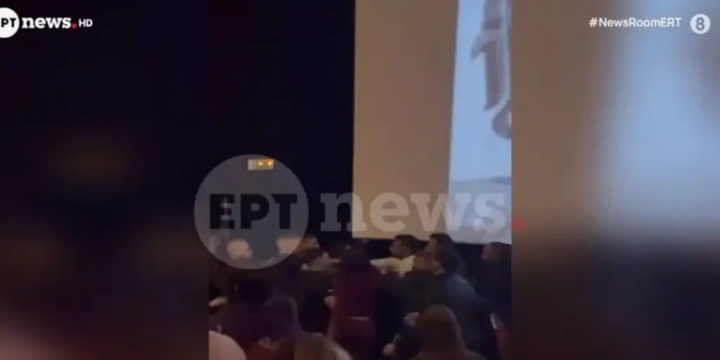 Δείτε βίντεο: Άγριο ξύλο μέσα σε σινεμά στου Ρέντη