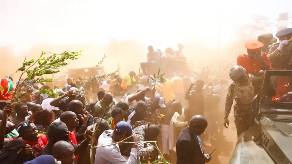 Αιματοκύλισμα στο Ναϊρόμπι: Πυρά και πανικός στο μνημόσυνο του Ράιλα Οντίνγκα – Δύο νεκροί, δεκάδες τραυματίες