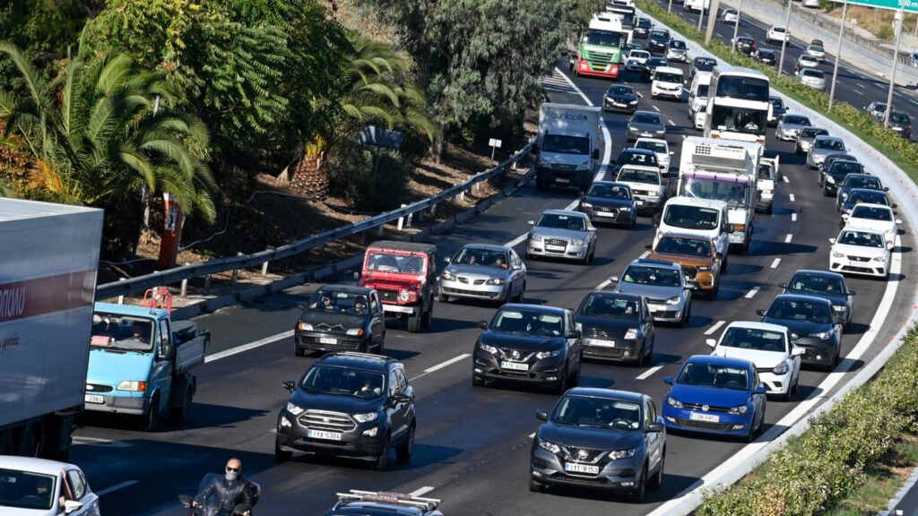 Κίνηση τώρα: Μεγάλη ταλαιπωρία για τους οδηγούς – «Έφραξαν» Κηφισός και Αττική Οδός