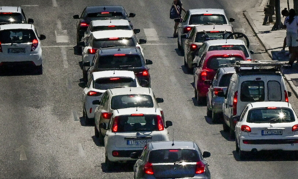 Κίνηση στους δρόμους: Χάος στην περιφερειακή Υμηττού μετά από τροχαίο