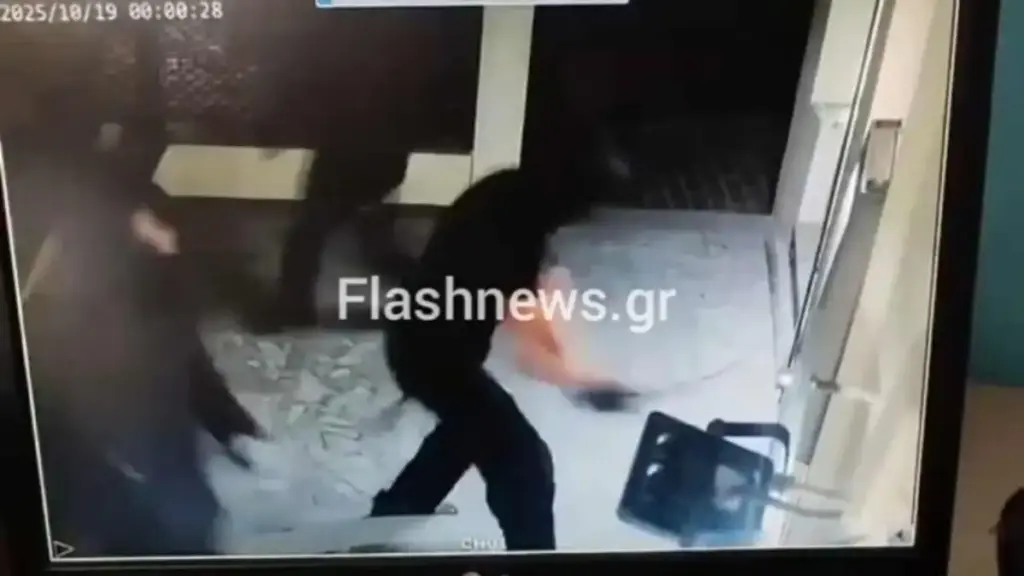 Κουκουλοφόροι στα Χανιά: Βανδαλισμοί σε δύο τράπεζες και μεσιτικό γραφείο – Κάμερες κατέγραψαν το χτύπημα