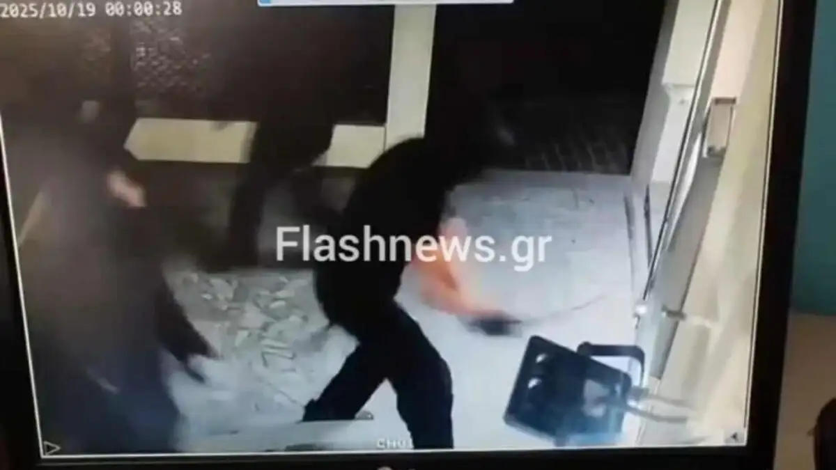Κουκουλοφόροι στα Χανιά: Βανδαλισμοί σε δύο τράπεζες και μεσιτικό γραφείο – Κάμερες κατέγραψαν το χτύπημα