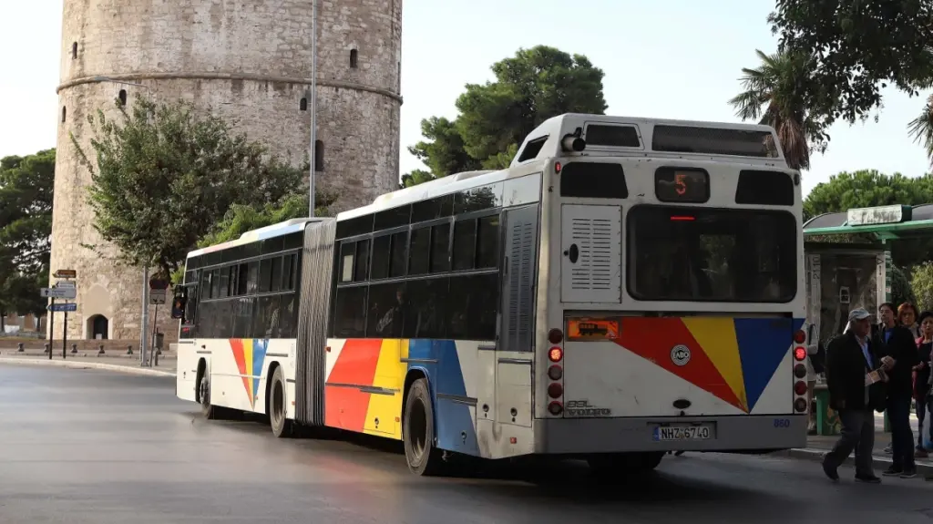 Θεσσαλονίκη: Οδηγός εμπόδιζε λεωφορείο του ΟΑΣΘ και έσπρωχνε αστυνομικούς για να μην συλληφθεί