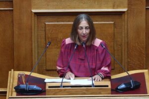 Χαμός στη Βουλή – Λιποθύμησε η Μαρία Αθανασίου της Ελληνικής Λύσης