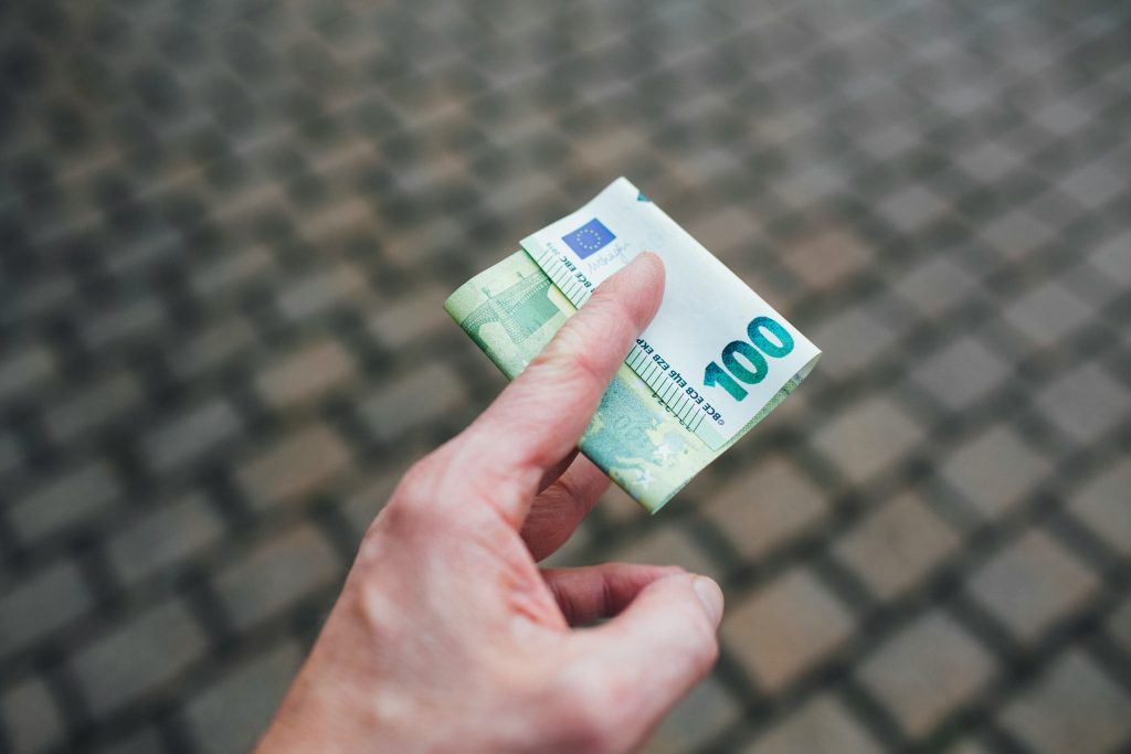 Τελευταία ευκαιρία για το επίδομα των 600 ευρώ – Δείτε αν το δικαιούστε